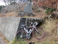 [bike]梅ノ木峠　石碑を背景に