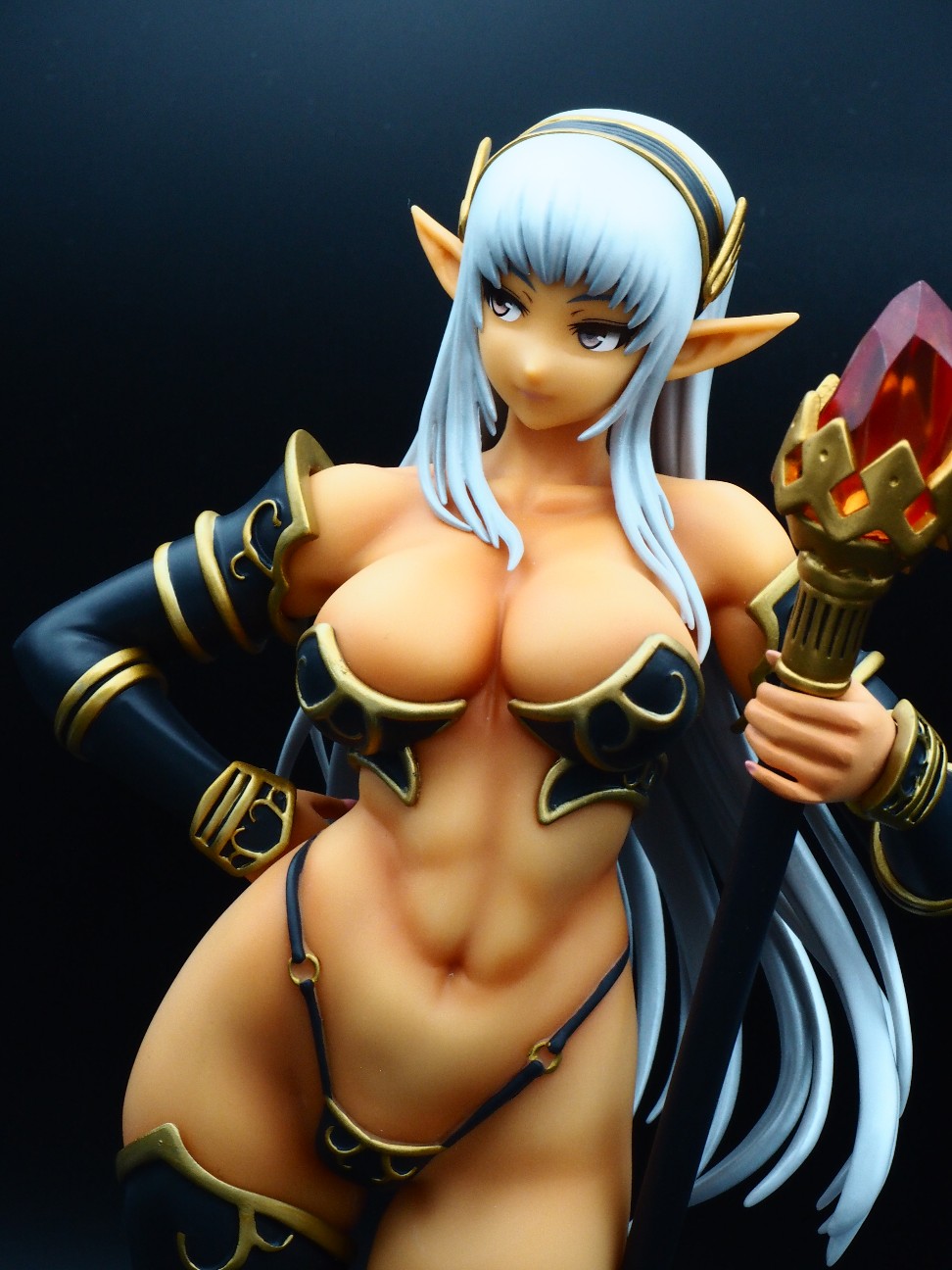 Q Six ドラゴンズクラウン 黒エルフの魔獣使い レビュー 楽 園 フィギュア レビュー ブログ