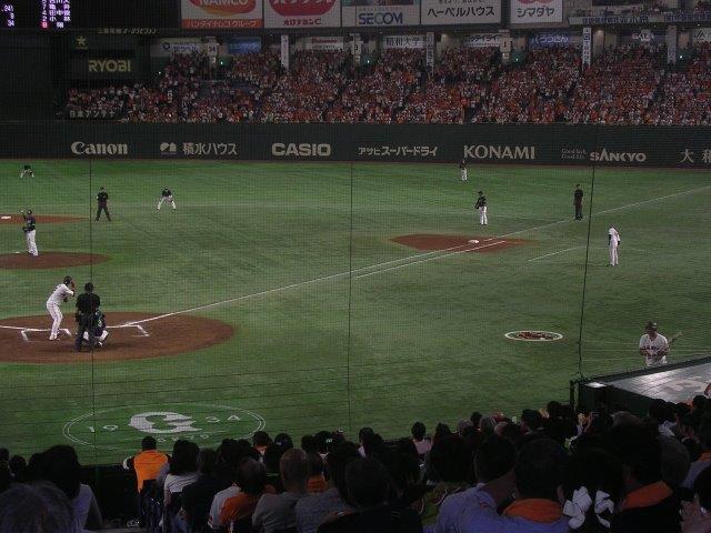 巨人対ヤクルト（東京ドーム） バックネット裏のスターシート
