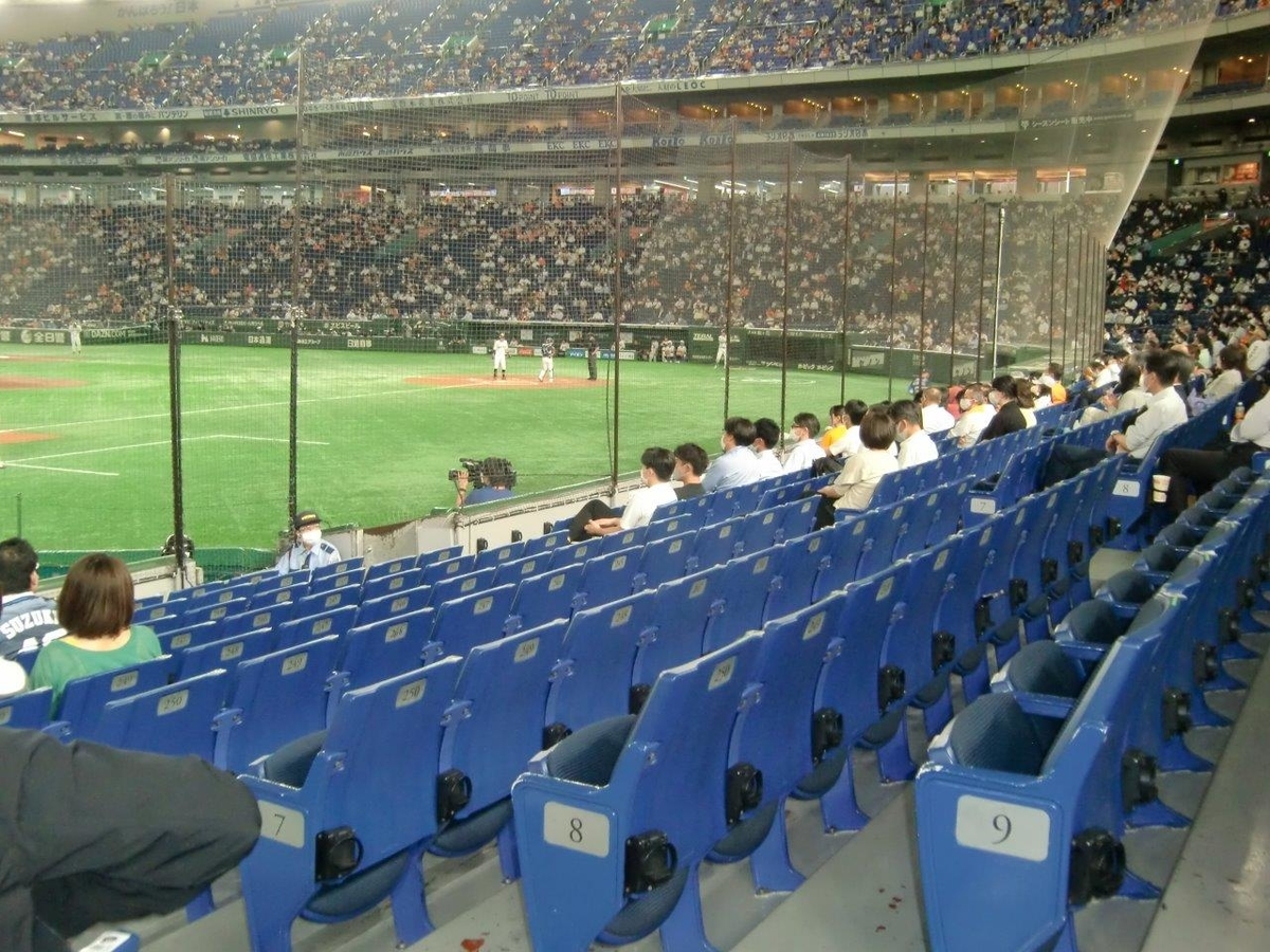 8/25 巨人-中日 レジェンズシート　ペア！　通路側から二席！東京ドーム 4⁄22 巨人vs中日 チケット 東京ドーム チャンピオンシート ネット裏