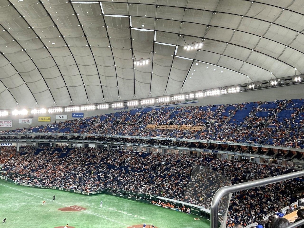 生ビール半額デー！5月1日　巨人対広島　2階一塁側　最前列の11列目　連番ペア 読売巨人軍（ジャイアンツ） on X: 