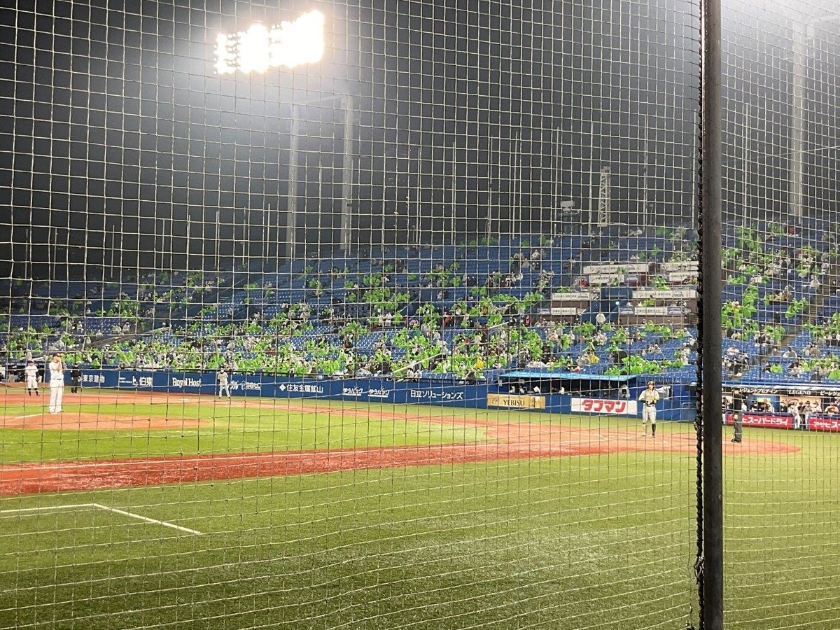 東京ヤクルトスワローズ プラチナ会員 スタジアムジャンパー 東京ヤクルトスワローズ プラチナ会員 スタジアムジャンパー