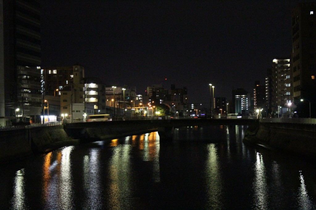 博多駅新幹線口側の川の写真