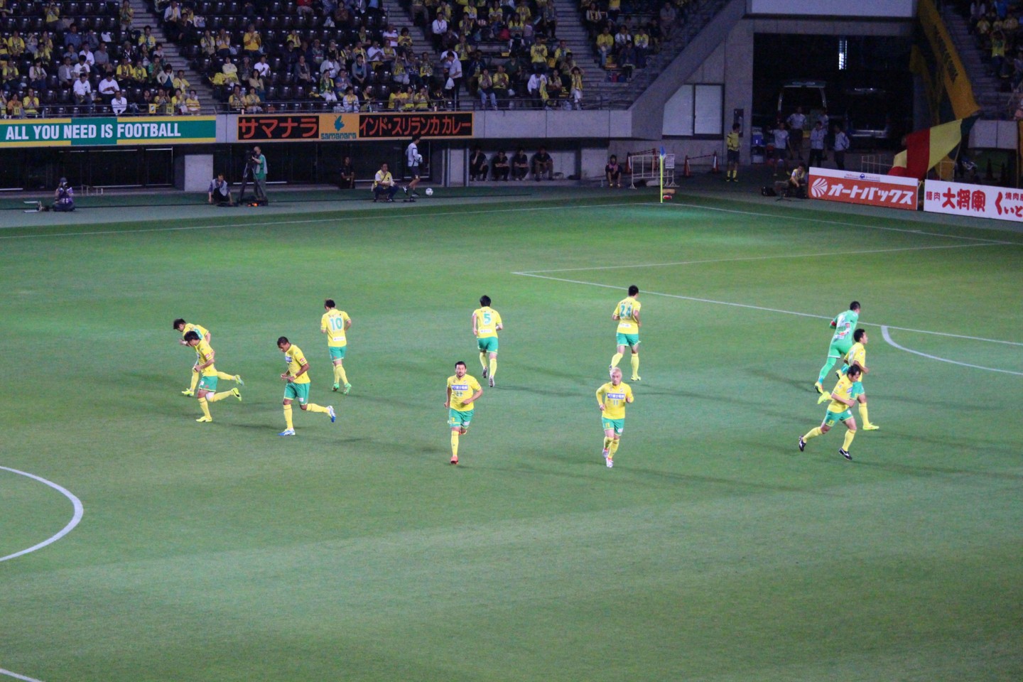 明治安田生命J2リーグ2016 第17節 ジェフ千葉 VS モンテディオ山形 前半の円陣ダッシュの写真