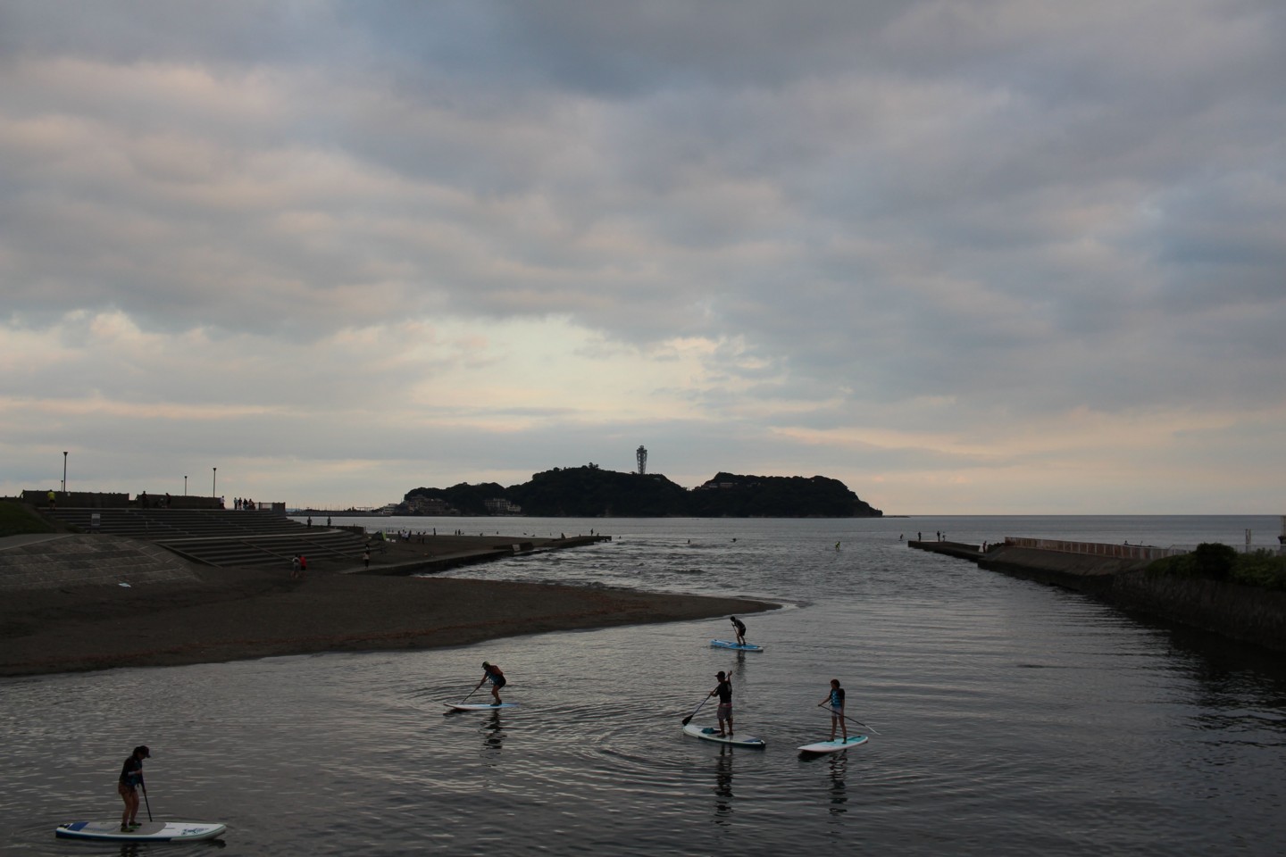 引地川からの江ノ島の写真