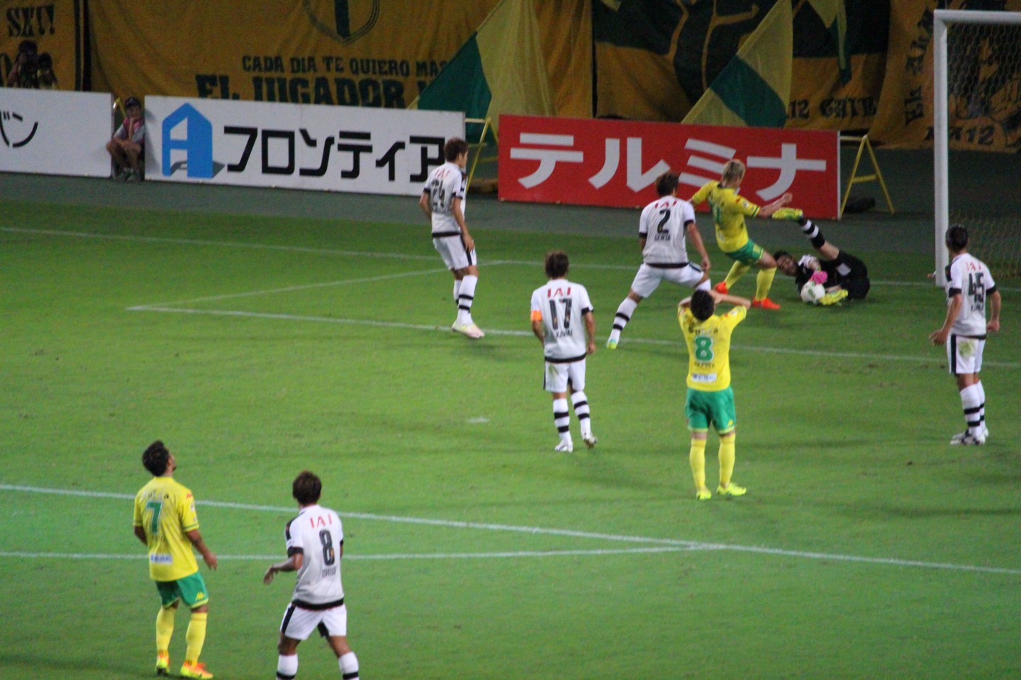 明治安田生命J2リーグ2016 第25節 ジェフ千葉 VS 清水エスパルス 船山選手のゴール直前の写真