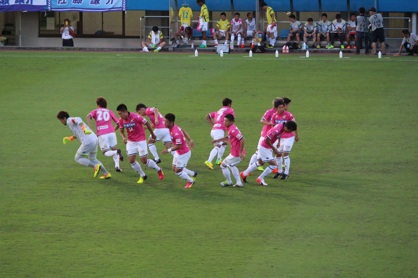 横浜FC VS ジェフ千葉 前半の円陣ダッシュ