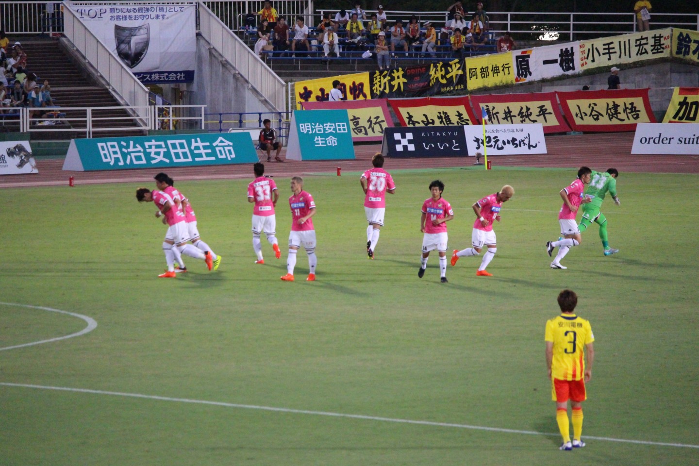 J2 第28節 北九州 VS 千葉 後半の円陣ダッシュの写真