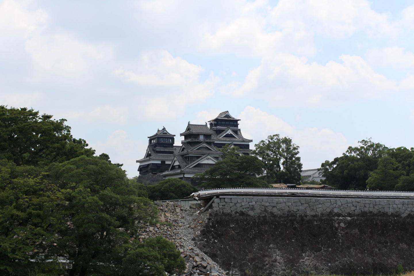震災4ヶ月後の熊本城の写真3