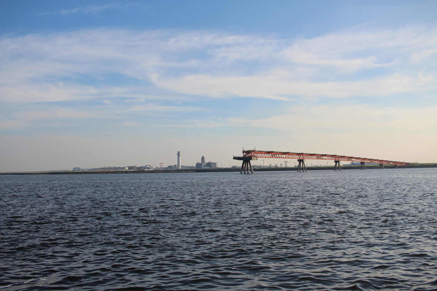 城南島海浜公園から見える羽田空港の写真