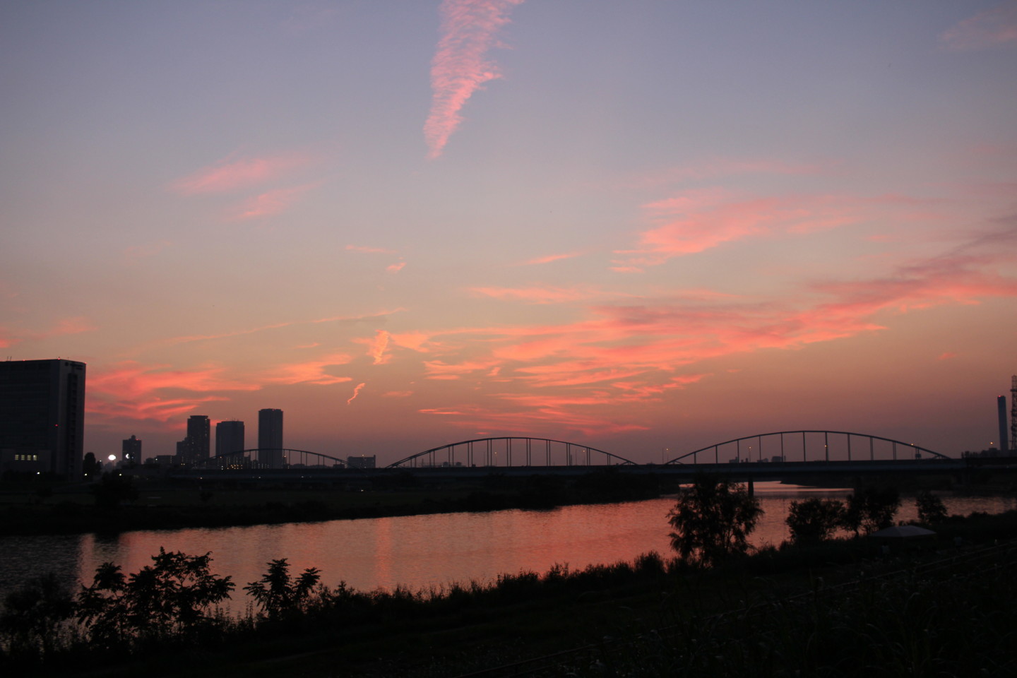 多摩川の夕暮れの写真