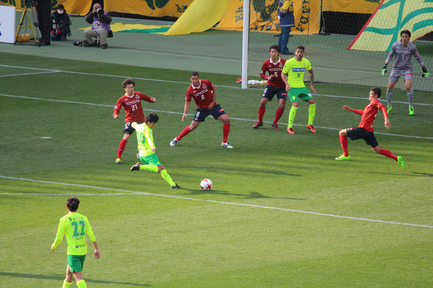 J2 第3節 千葉 VS 名古屋 町田選手のシュートの写真 J2 第3節 千葉 VS 名古屋 町田選手のシュートの写真
