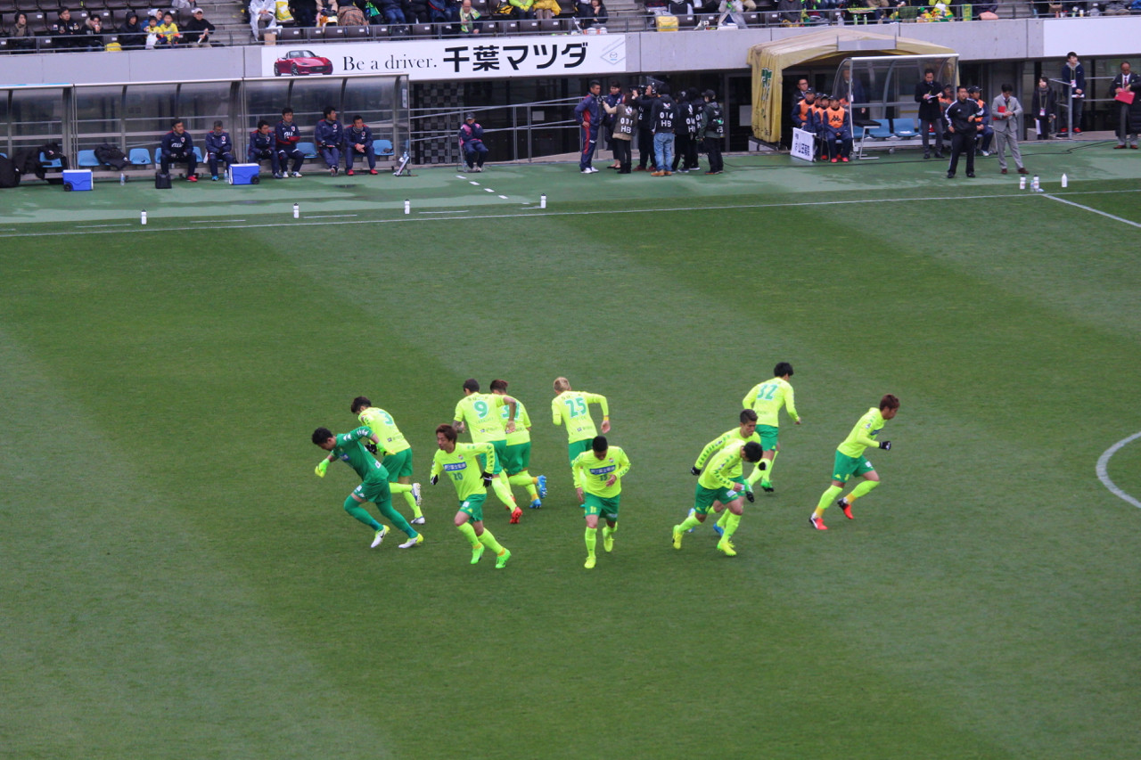 J2 第6節 千葉 VS 京都 後半のジェフの円陣ダッシュの写真	