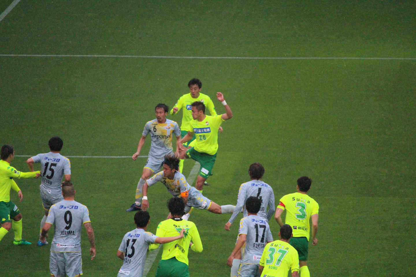 J2 第13節 千葉 VS 長崎 セットプレーに飛び込む岡野選手 J2 第13節 千葉 VS 長崎 セットプレーに飛び込む岡野選手