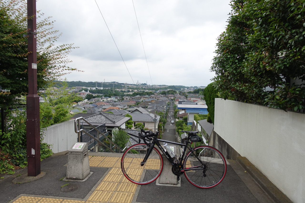 聖蹟桜ヶ丘いろは坂にてFUJI ROUBAIXの写真