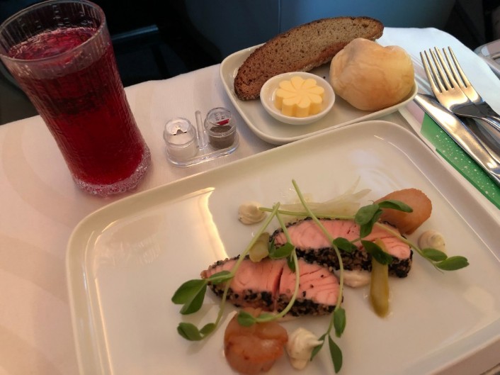 ビジネスクラスの機内食