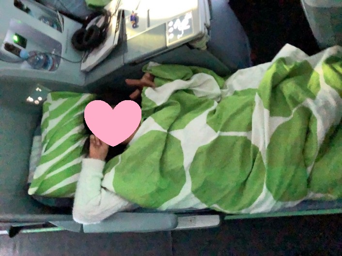 フルフラットになるビジネス席