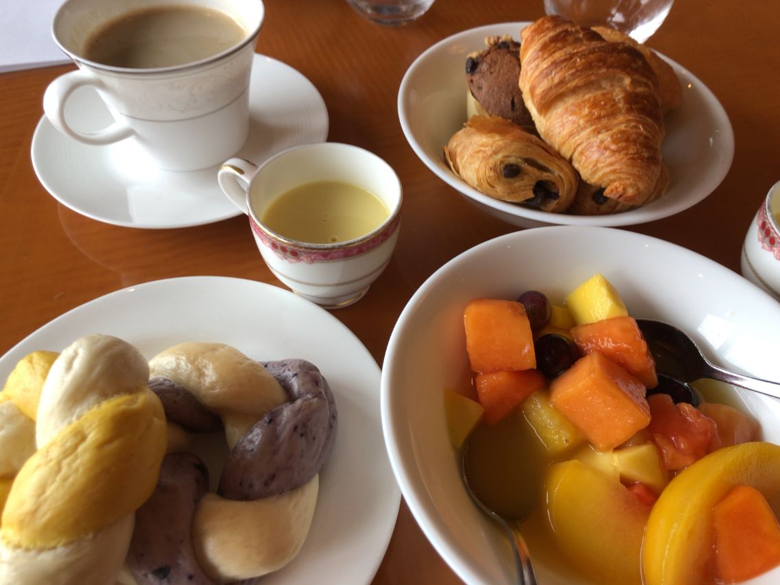 ウェスティン東京クラブラウンジの軽食いただいたもの