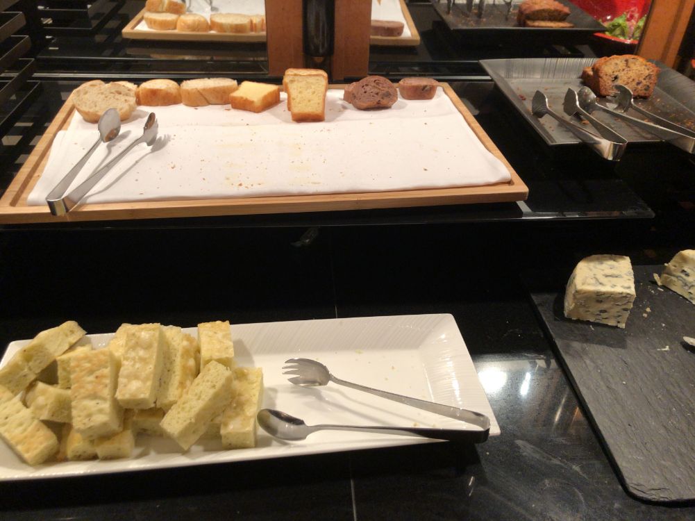 ウェスティン東京のクラブラウンジカクテルタイムの食べ物