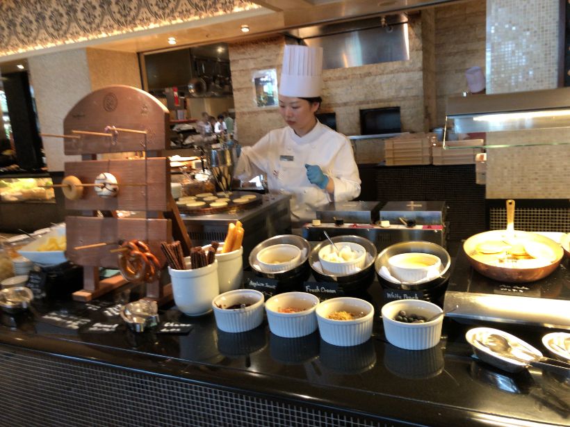 ウエスティン東京「ザ ・テラス」の朝食ホットケーキ