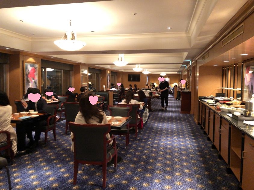 ウェスティン東京クラブラウンジカクテルタイムの様子