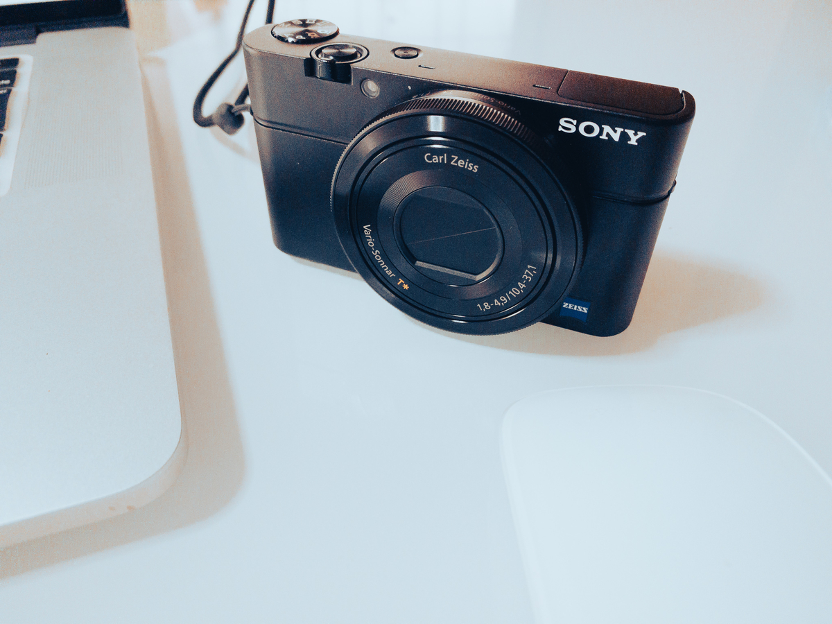 今更ながら10年前に発売されたカメラの初代RX100を購入しました 