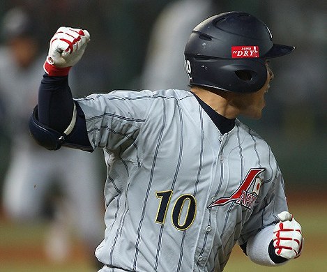 阿部寿樹選手バッティンググローブ 阿部選手バッティンググローブ （マスター阿部寿樹、一時同点の