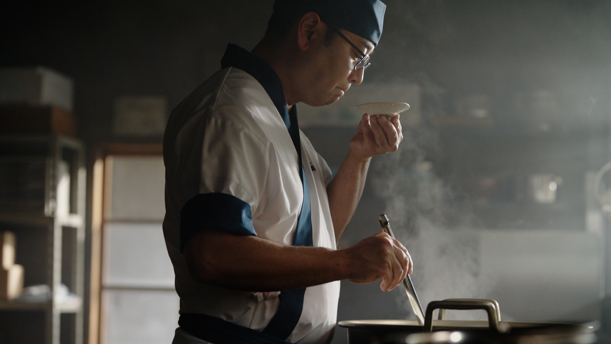 上白石萌歌　ぶっかけ この春、丸亀製麺の“だし”が新しくなった 2025年4月4日（金）・5日（土）2日間限定 こだわりの“だし”を無料配布 - TABACO ROAD