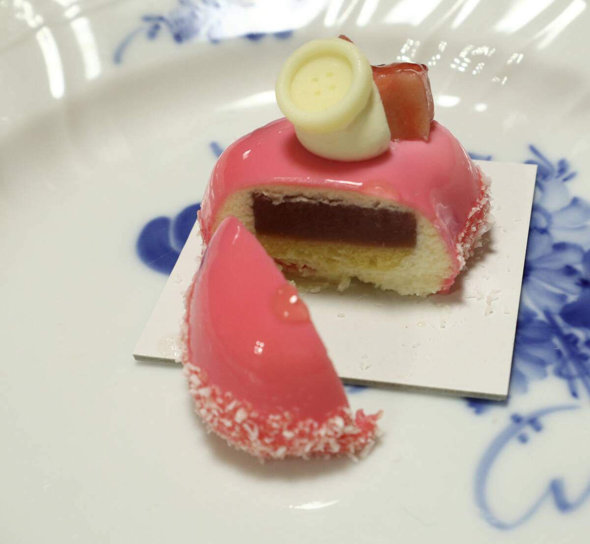 Masahiko Ozumi Paris （マサヒコ オズミ パリ）さんのミニケーキ
