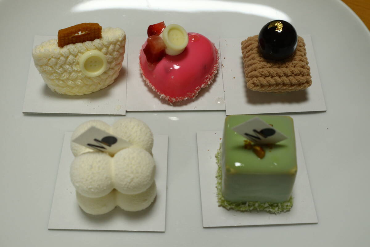 Masahiko Ozumi Paris （マサヒコ オズミ パリ）さんのミニケーキ