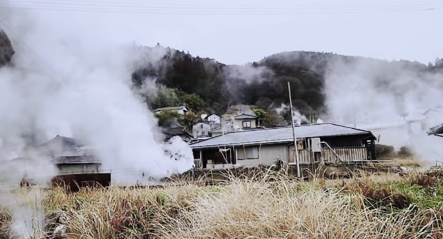 もはや災害級！？ 驚きの湯けむり集落 わいた温泉郷 岳の湯 - 二人の旅