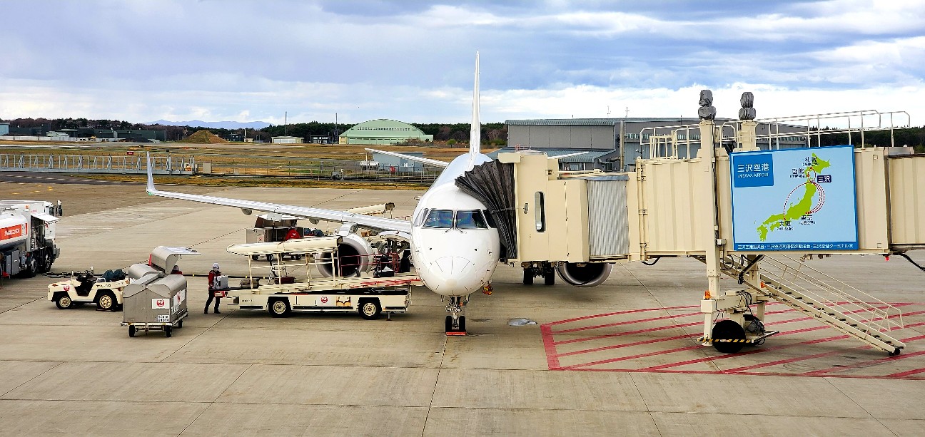 JAL羽田三沢線搭乗記レビュー 国際線機材の737＆エンブラエルで