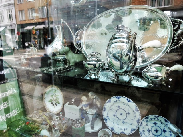 雑感：石を投げたらアンティークショップに当たったかも