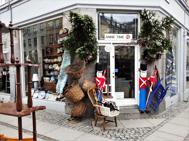 雑感：石を投げたらアンティークショップに当たったかも