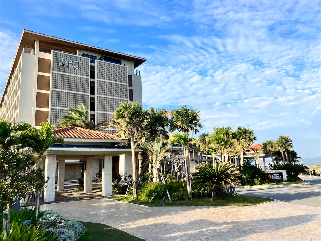 瀬良垣島教会でのウェディング特典体験 - トラベルアドバイザーと旅