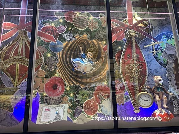 阪急百貨店うめだ本店のクリスマスショーウィンドウ｢不思議の国