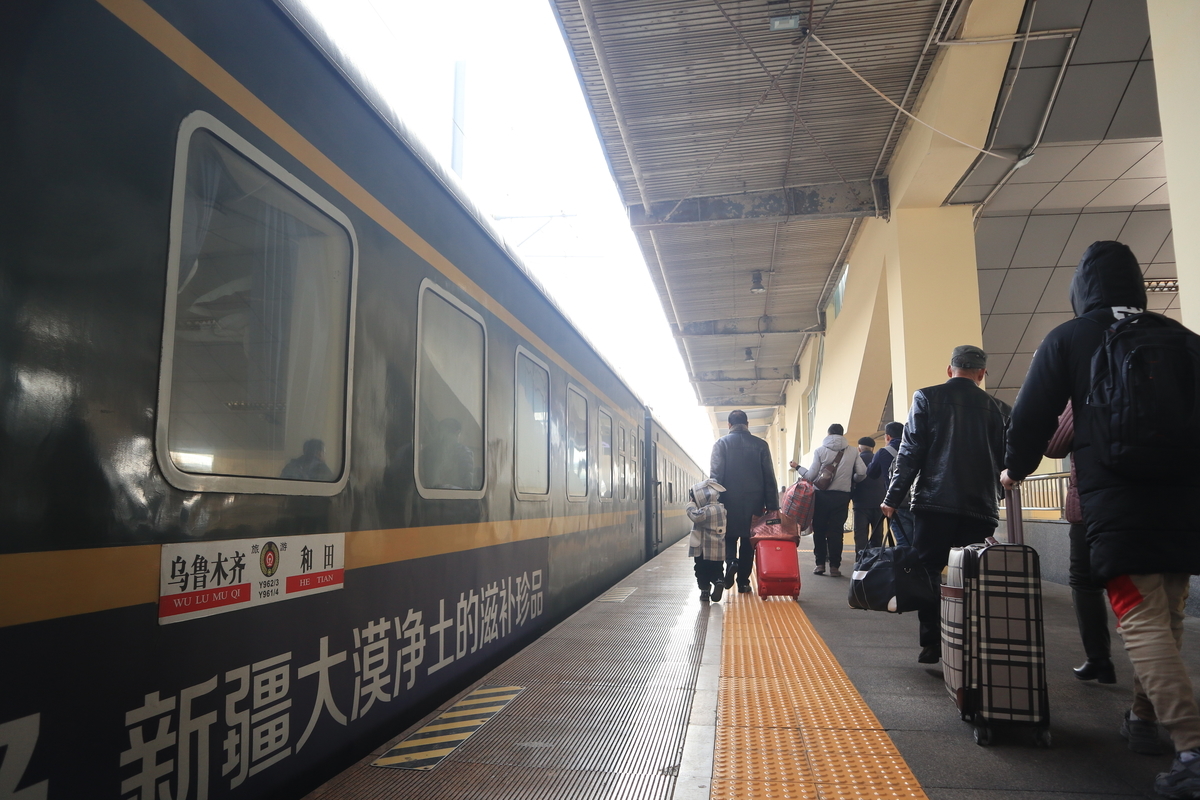 新疆ウイグル自治区のウルムチ南駅