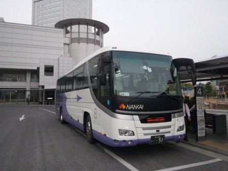 ゴールデンウィーク中の29日 大阪市大正区三軒家東5丁目の交差点で高松市の高速バス フットバス に自転車に乗る16歳の男子高校生がはねられて