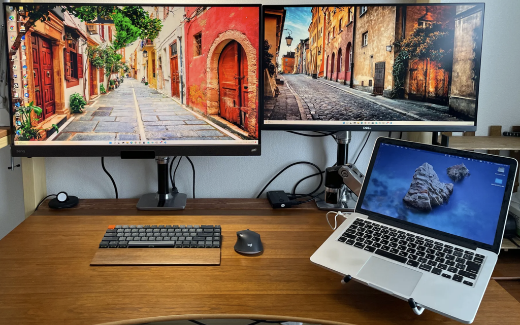 MacBook Pro を開いた状態