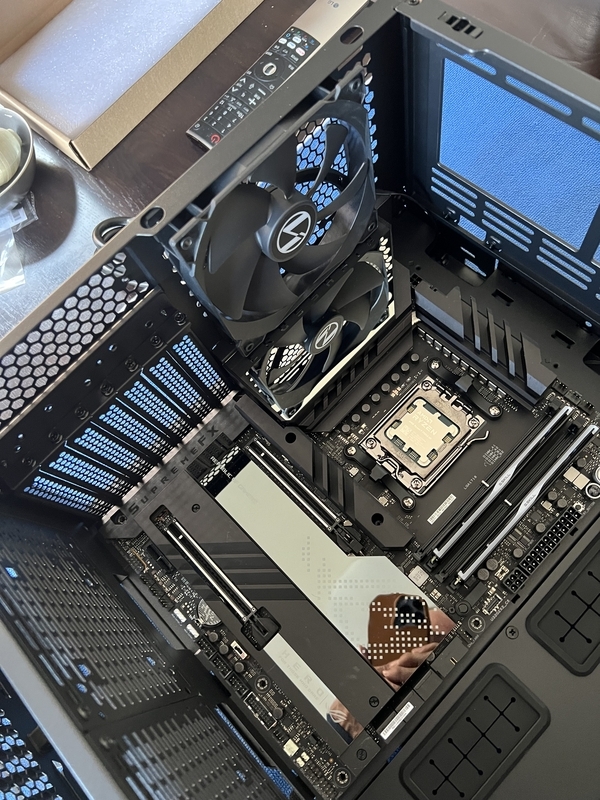 LANCOOL 216で組む最強ゲーミングPC 11号機 組み立て - minecraftから