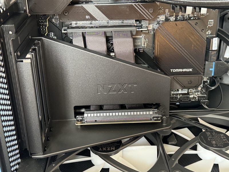 NZXT H6 で組む12号機 グラボ縦置きにしてみた 編 - minecraftから自作
