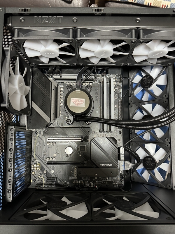 自作PC H ASCII.jp：【今月の自作PCレシピ】NZXT「H1」ではじめての小型