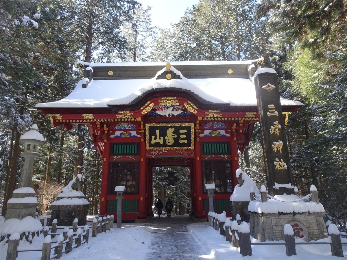 積雪直後の三峯神社ドライブ 休日はおそとで