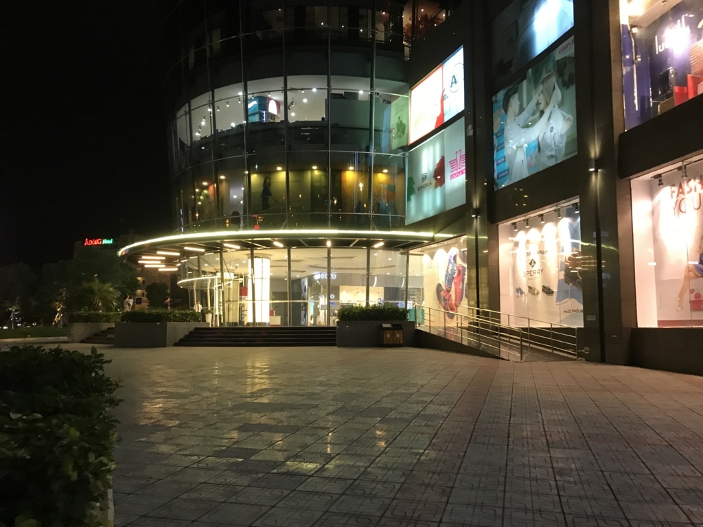 ダナン ハン川沿いのショッピングモールvincom Plaza 高知と言えば よさこい祭り Que Sera Sera 自分のための記録