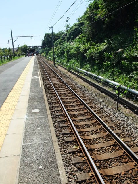 城ヶ崎海岸駅・ホーム伊東側から伊豆急下田側へ