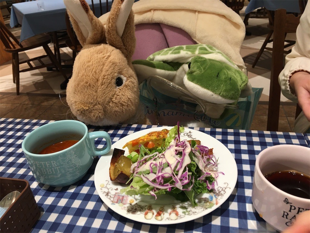 ピーターラビットカフェ横浜 うさ次郎48劇場ぬいぐるみと暮らす生活