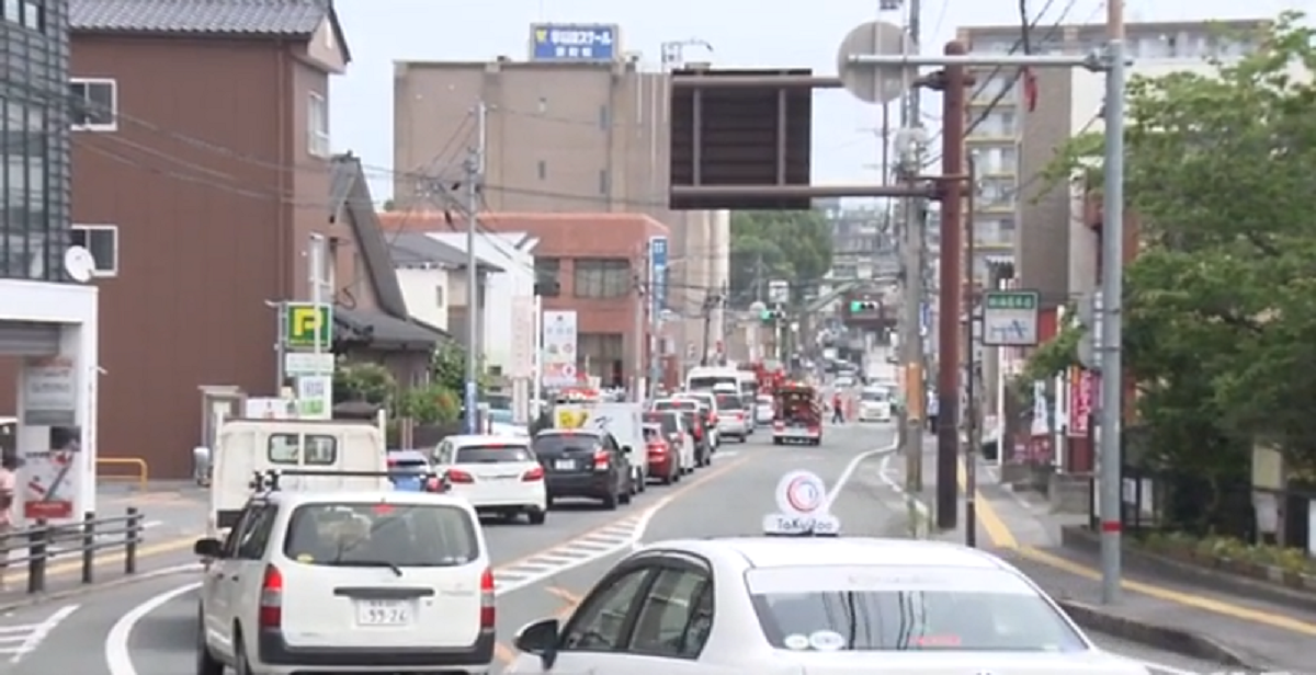 熊本県熊本市中央区の肥後銀行京町支店地下駐車場で車両火災