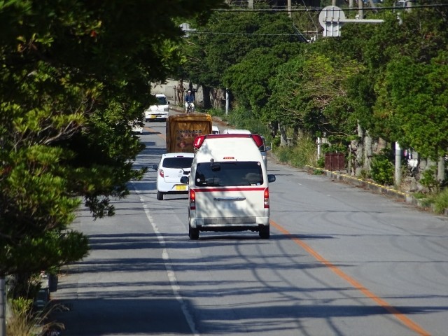 動画救出影像 京都市上京区東今小路町北野天満宮近くで道路陥没 日本全国自由に旅する 夢のレンタカー回送ドライバー生活