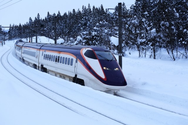 ライブ映像 山形新幹線 米沢市の大沢駅付近大雪の影響で立ち往生 日本全国自由に旅する 夢のレンタカー回送ドライバー生活
