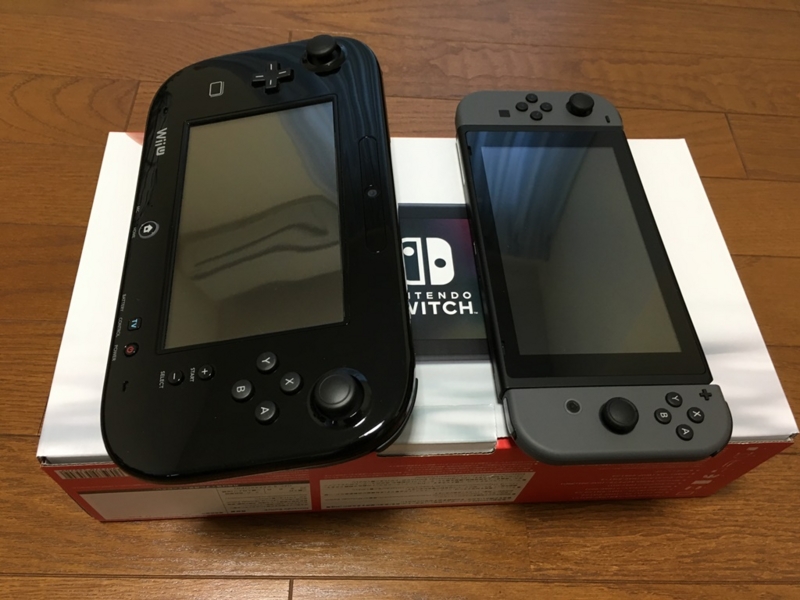 f:id:taguchikun:20170303133943j:plain WiiUゲームパッドとニンテンドースイッチ本体のサイズを上から比べた写真